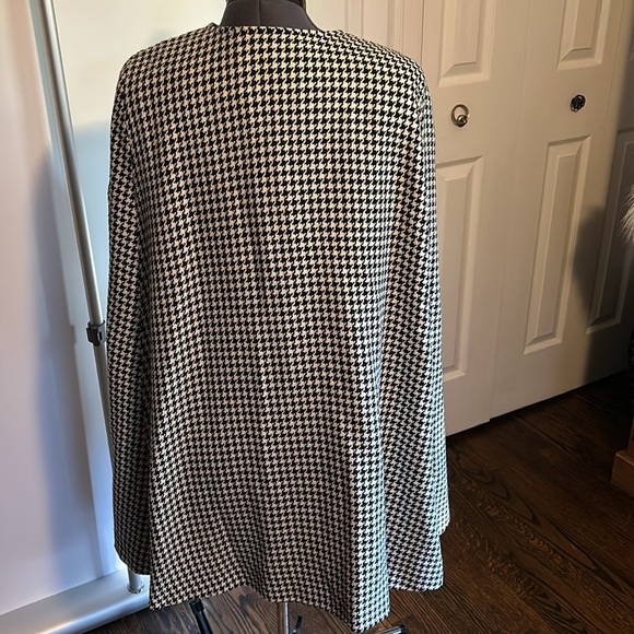 Feminine black-and-white, houndstooth cape by FOCUS 2000 Size L - Picture 2 of 8